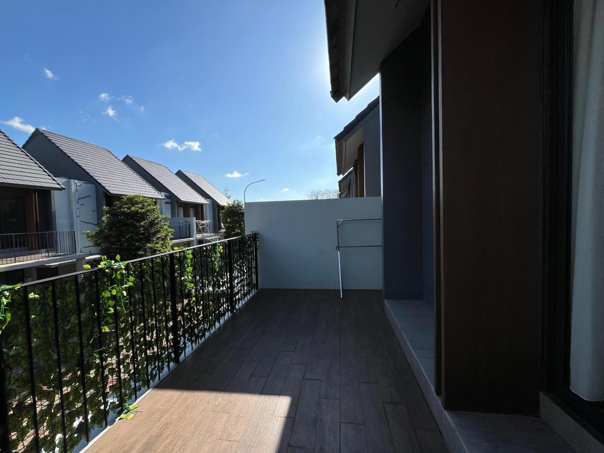 2 Floor Cozy House In Wisteria Jakarta Garden City ภายนอก รูปภาพ
